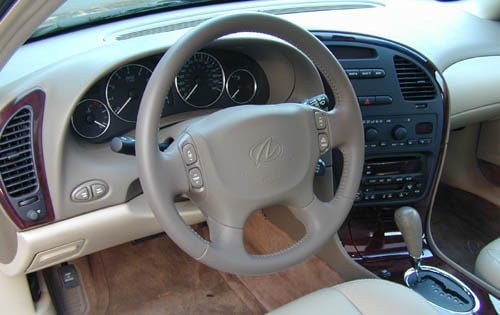 2001 Oldsmobile Aurora interior I