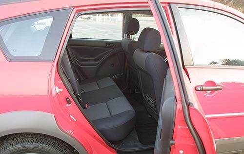 2003 Pontiac Vibe interior RI