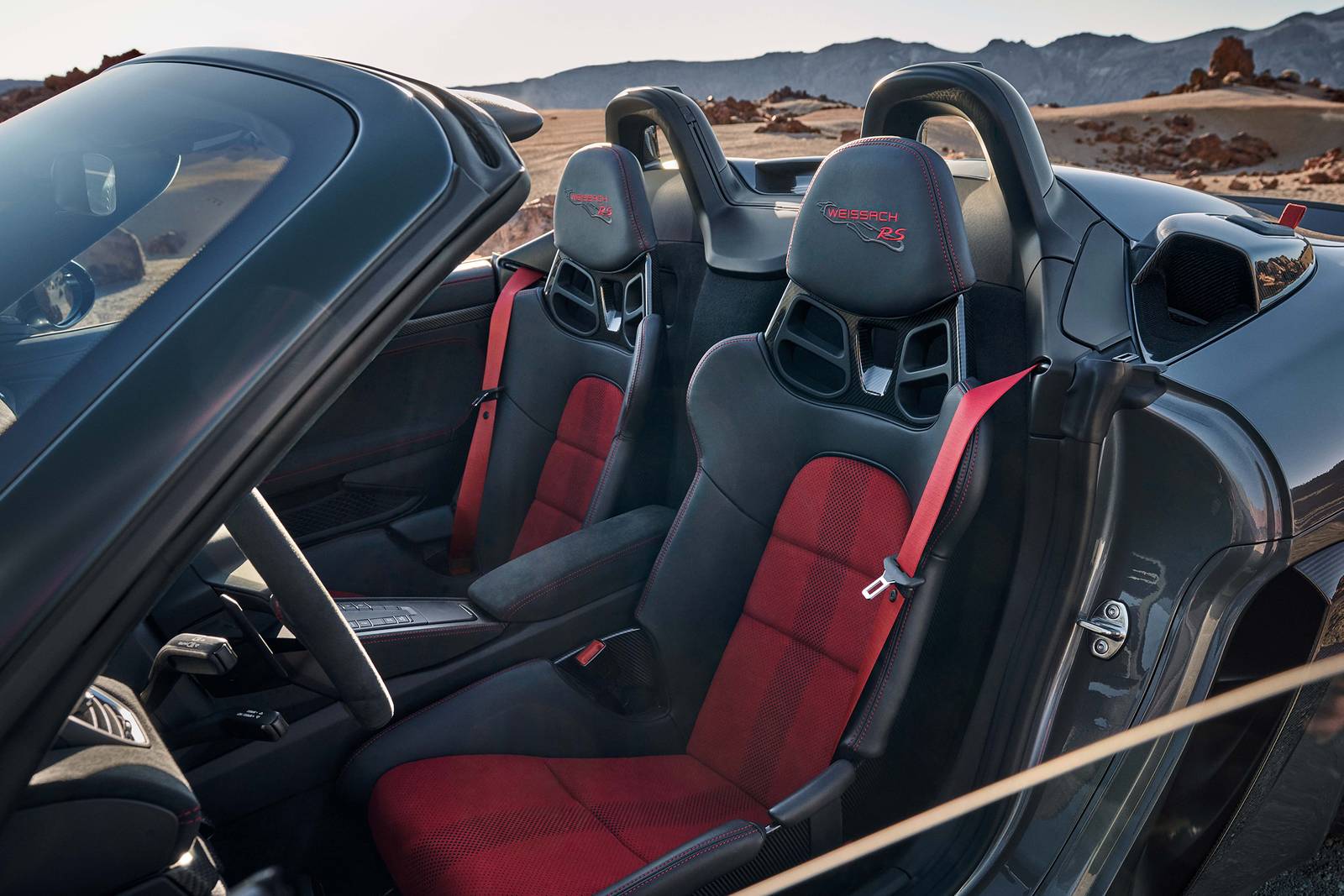 2024 Porsche 718 Boxster interior DETAIL