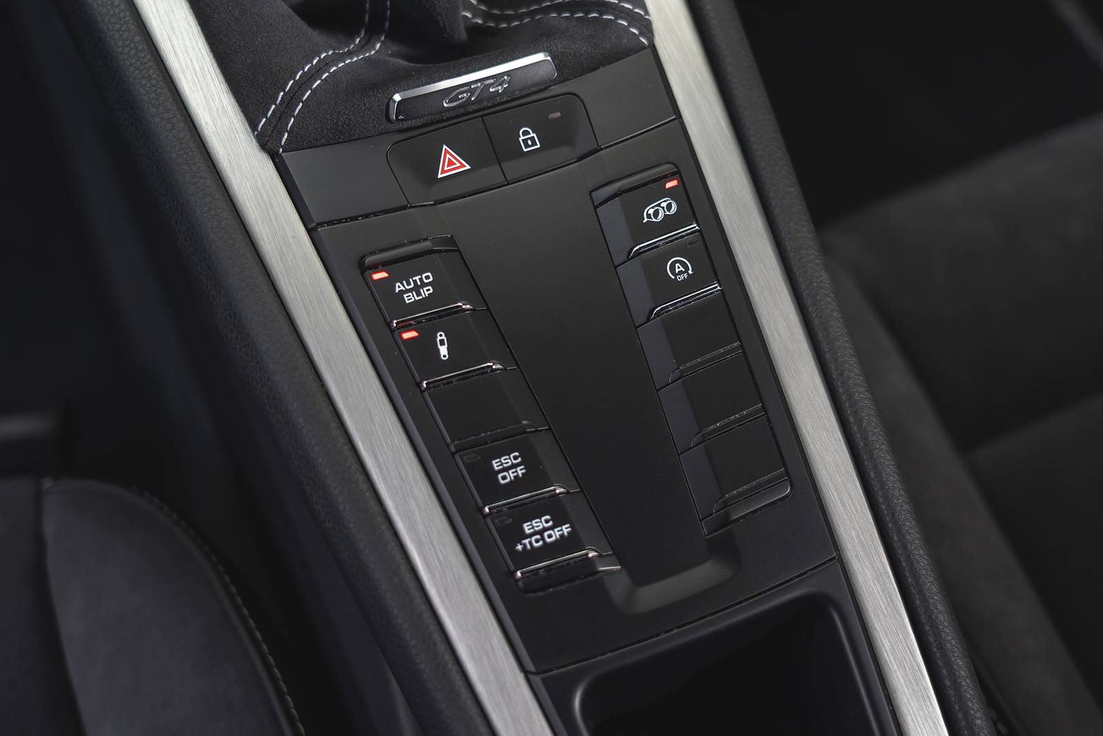 2023 Porsche 718 Cayman interior AUXCTRL