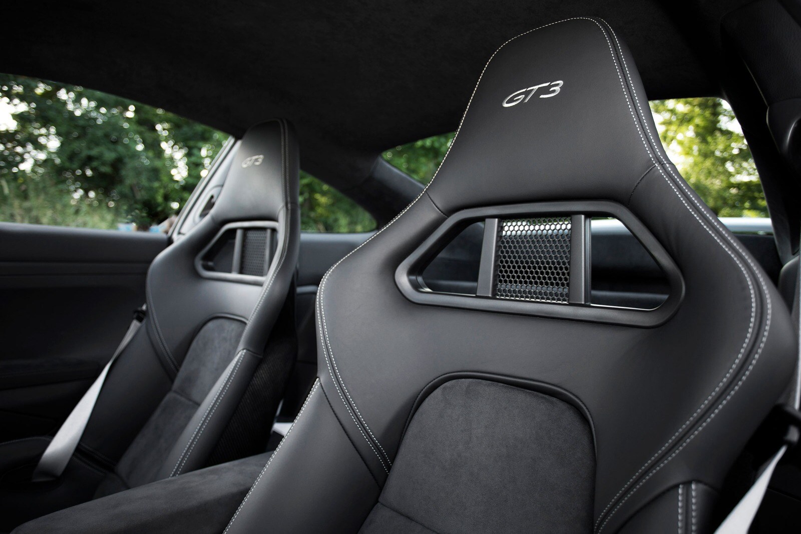 2016 Porsche 911 front safety DETAIL