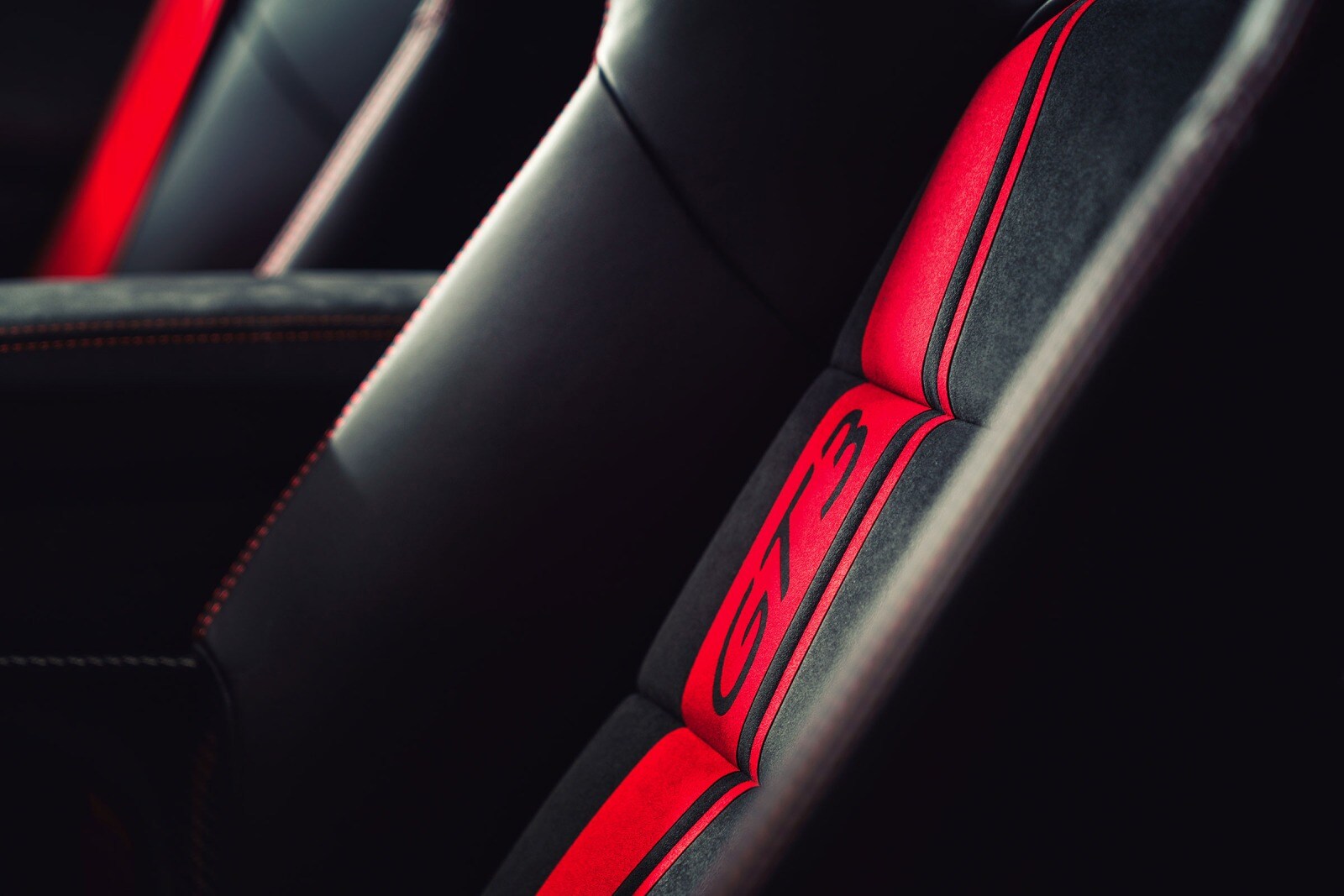 2018 Porsche 911 front safety DETAIL