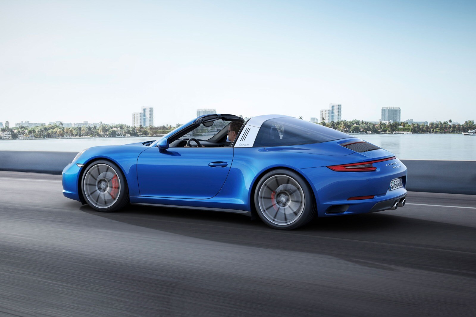 2018 Porsche 911 exterior FQ