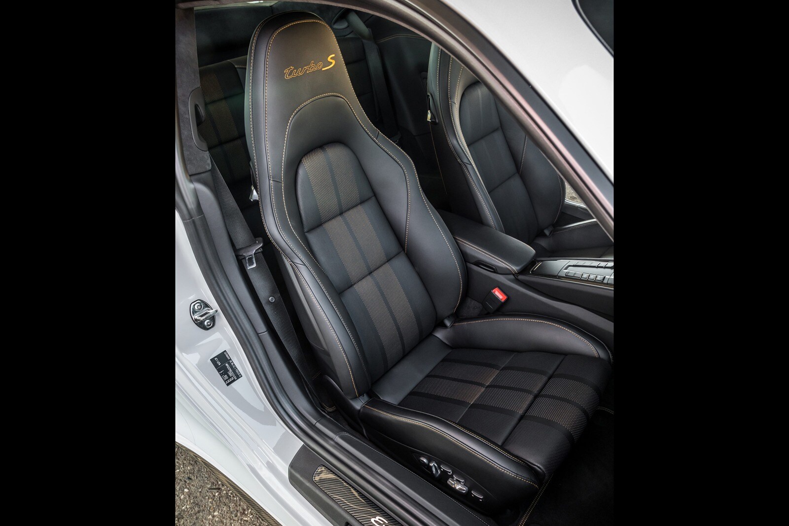 2018 Porsche 911 interior DETAIL