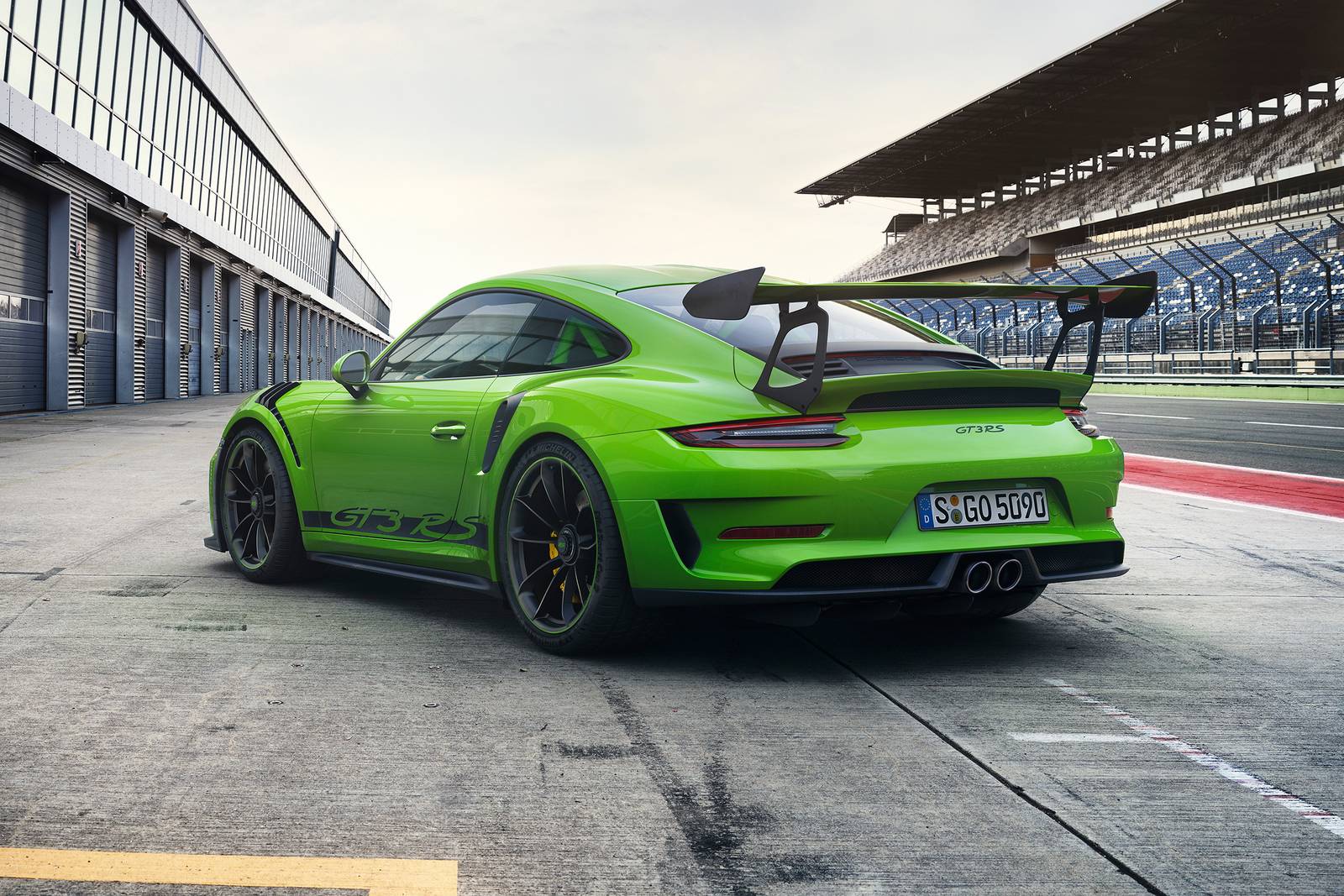 2019 Porsche 911 exterior FQ