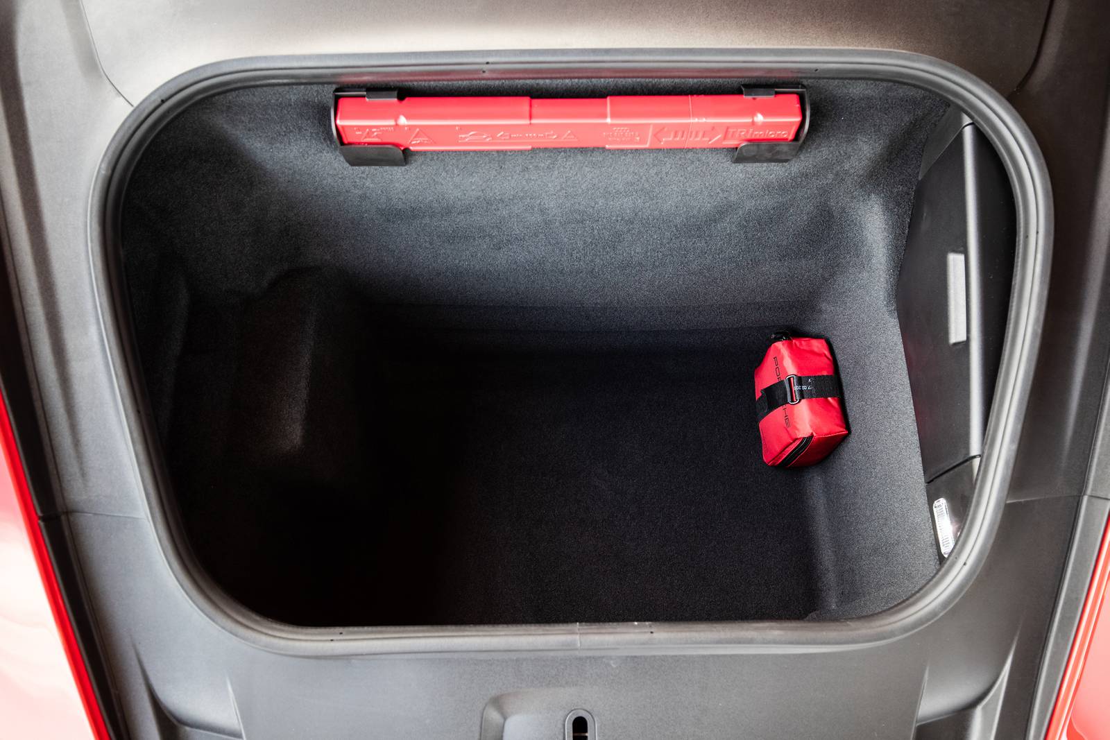 2021 Porsche 911 interior CARGO