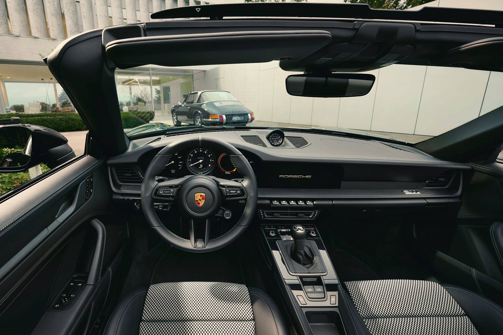 2023 Porsche 911 interior D