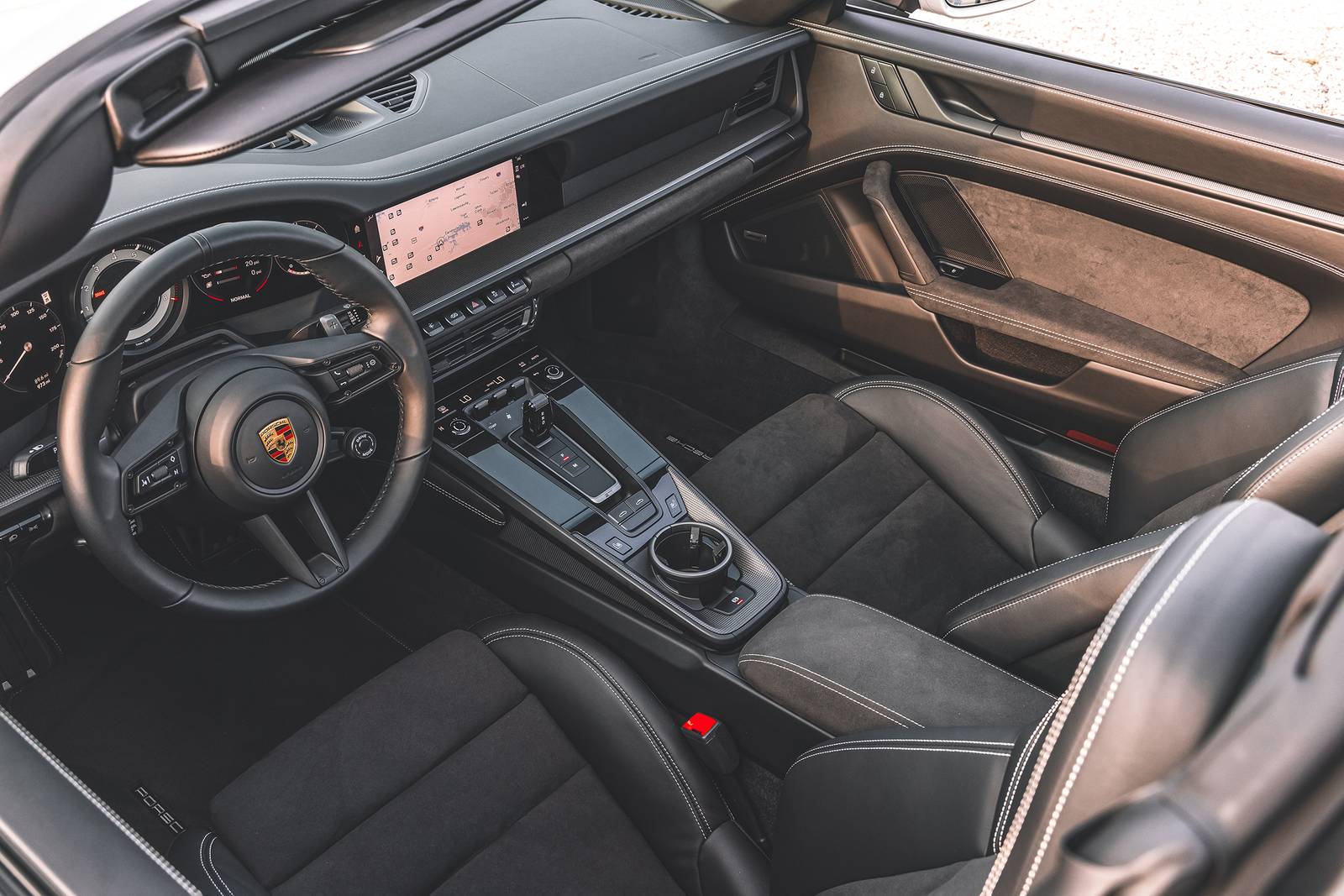 2023 Porsche 911 interior D