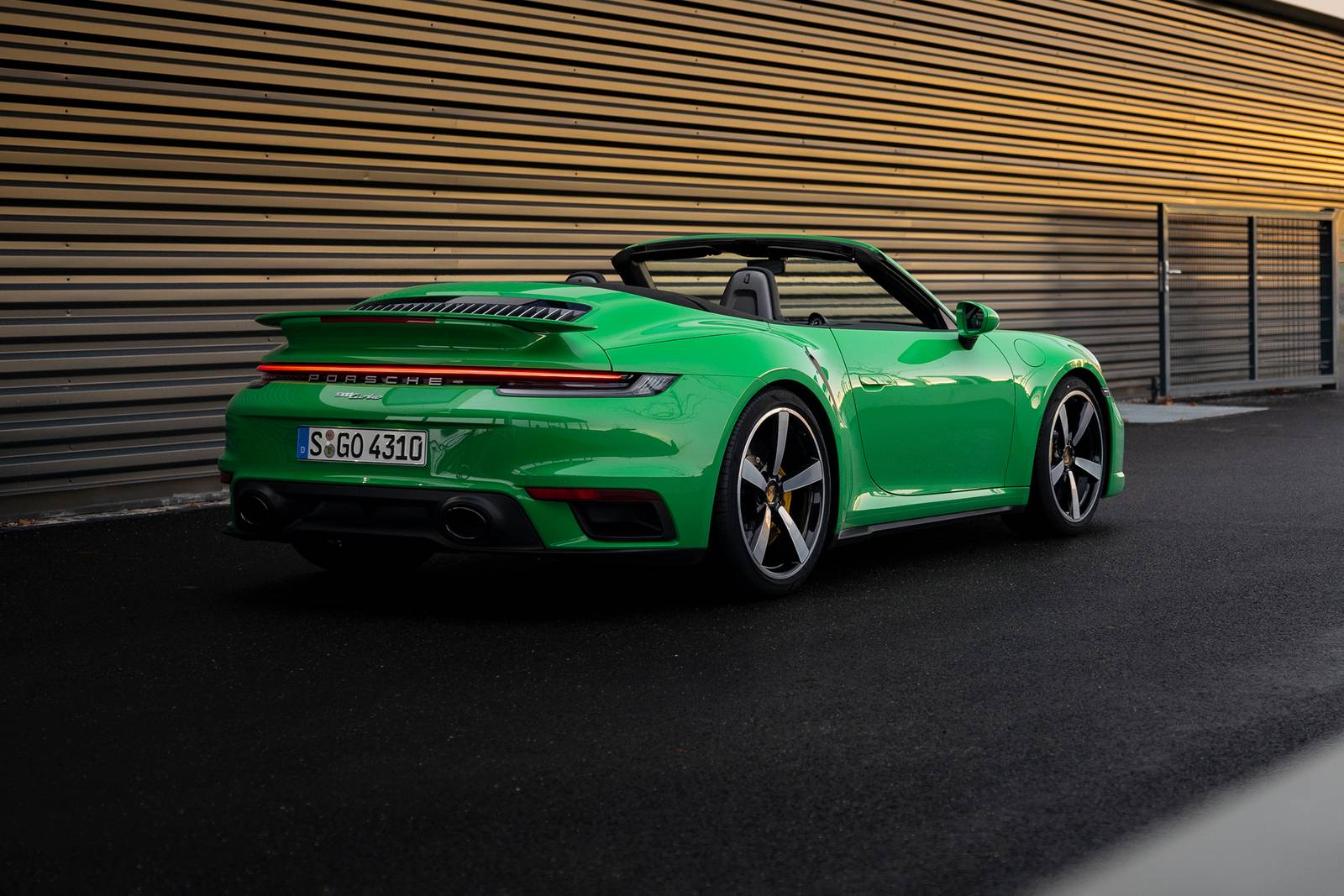 2023 Porsche 911 — OEM photo 3
