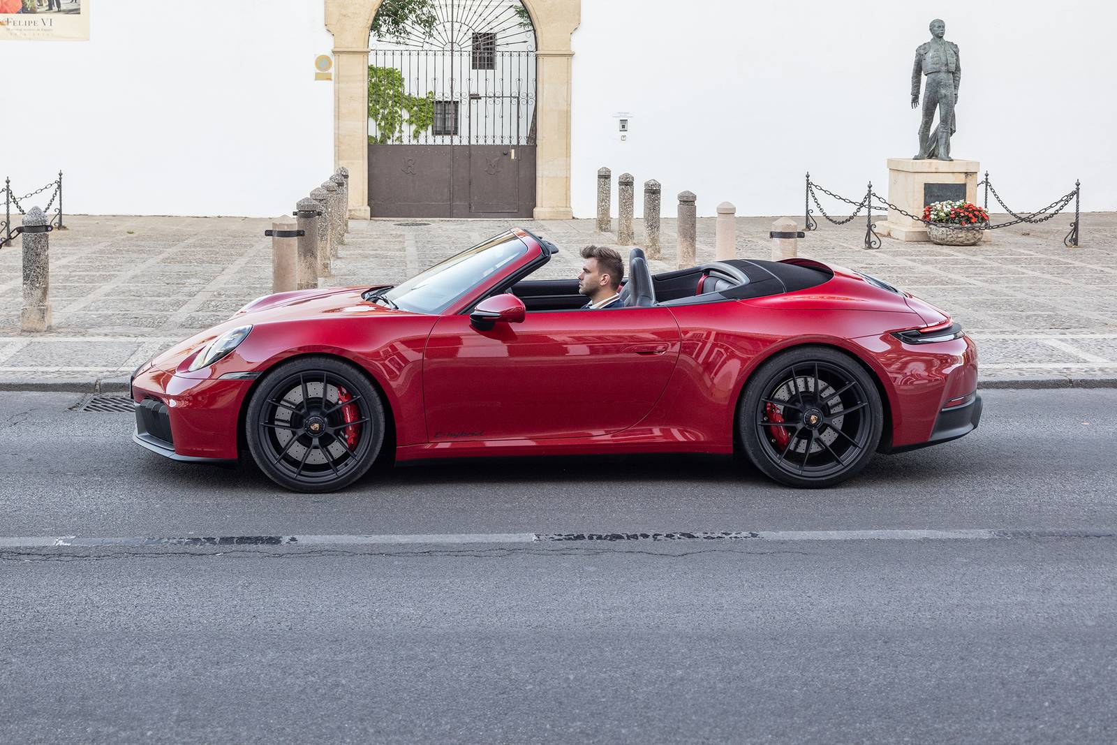 2025 Porsche 911 — OEM photo 3