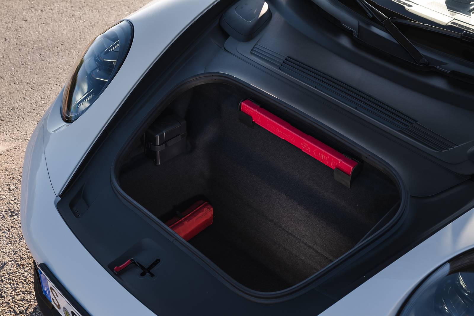 2025 Porsche 911 interior CARGO