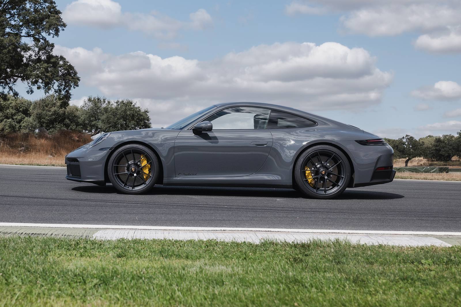 2025 Porsche 911 — OEM photo 5