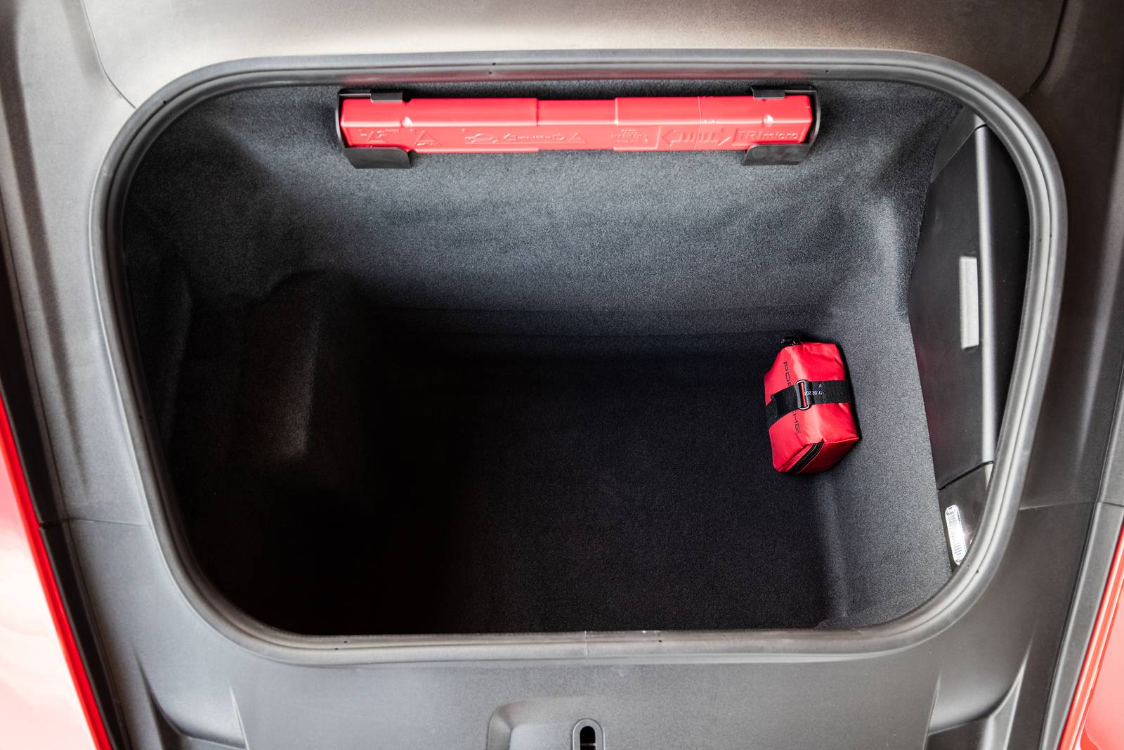 2025 Porsche 911 interior CARGO