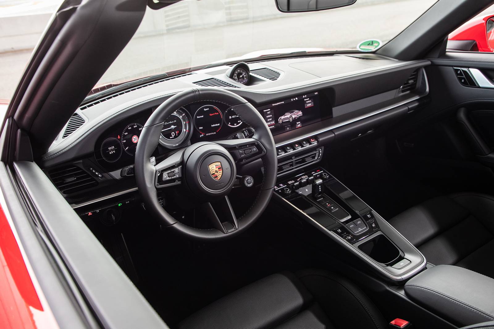 2025 Porsche 911 interior D