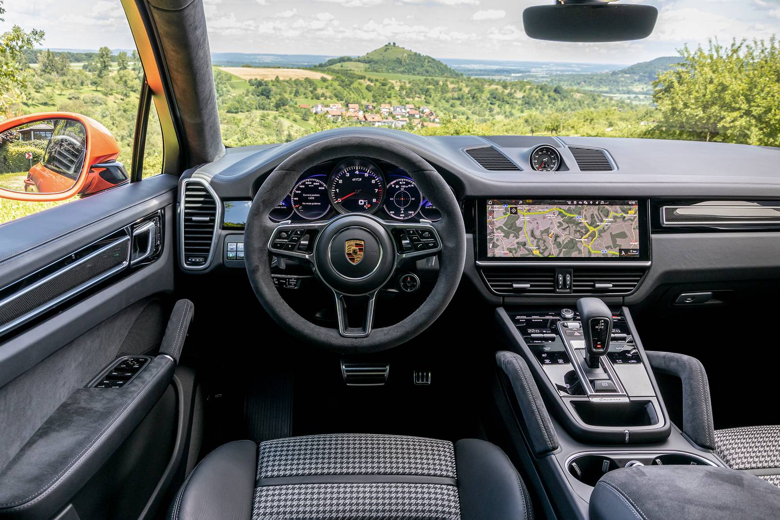 2021 Porsche Cayenne interior D