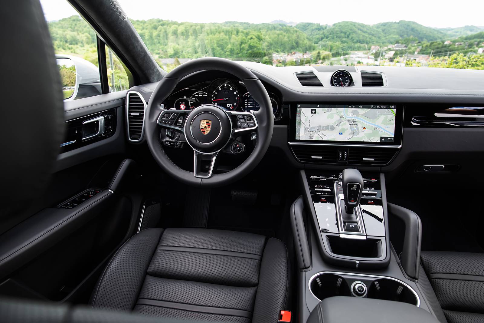 2022 Porsche Cayenne interior SWD