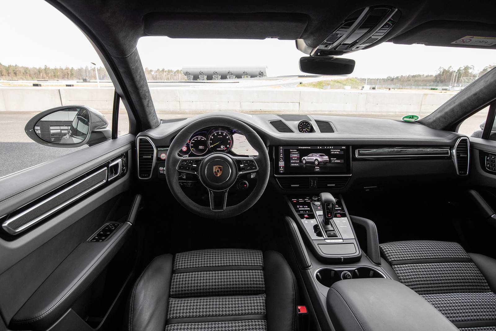 2022 Porsche Cayenne interior D