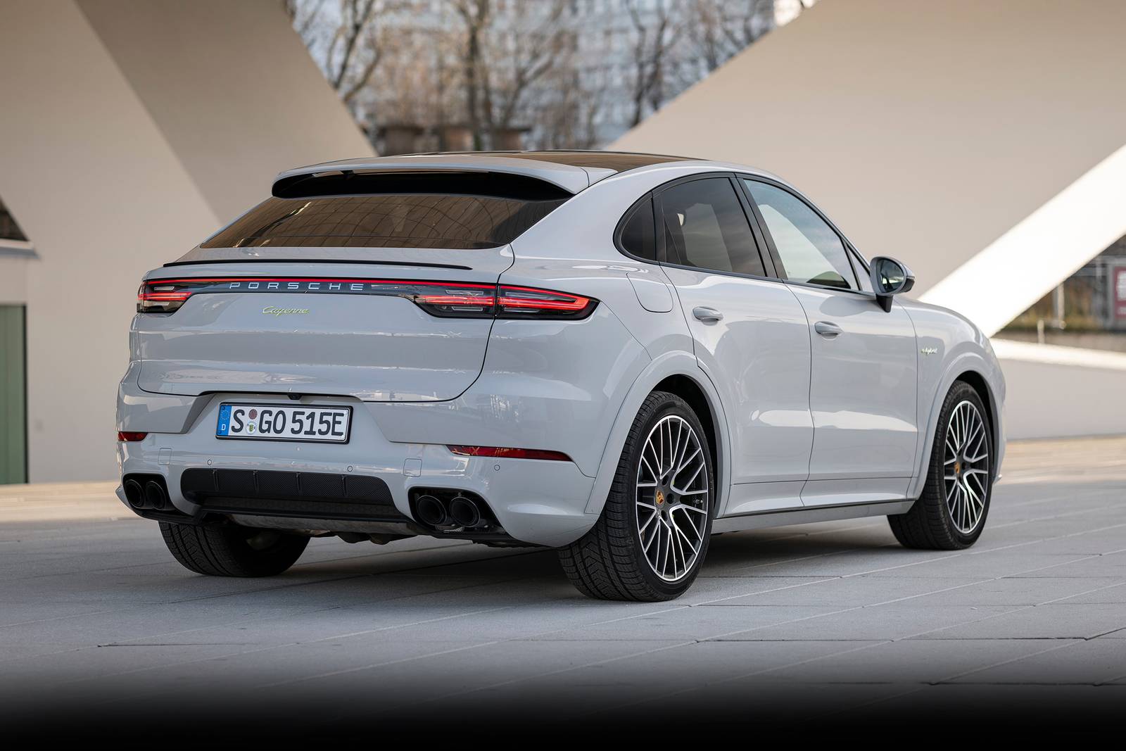 2022 Porsche Cayenne exterior FQ