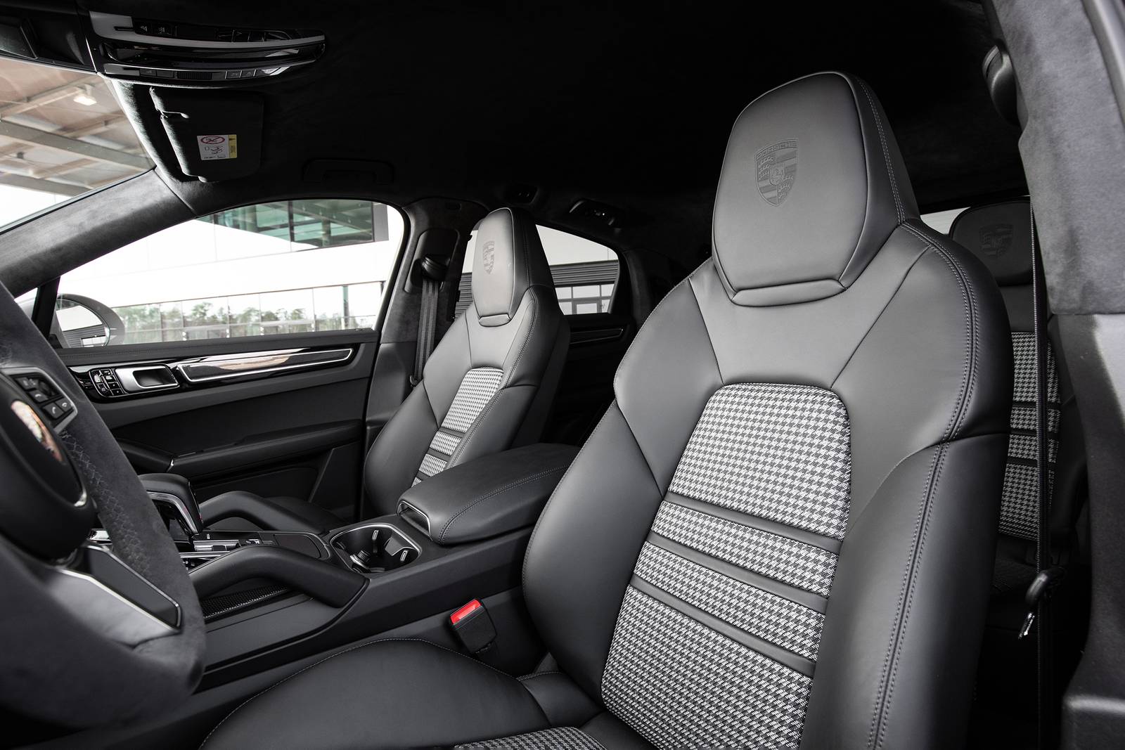2022 Porsche Cayenne interior DETAIL