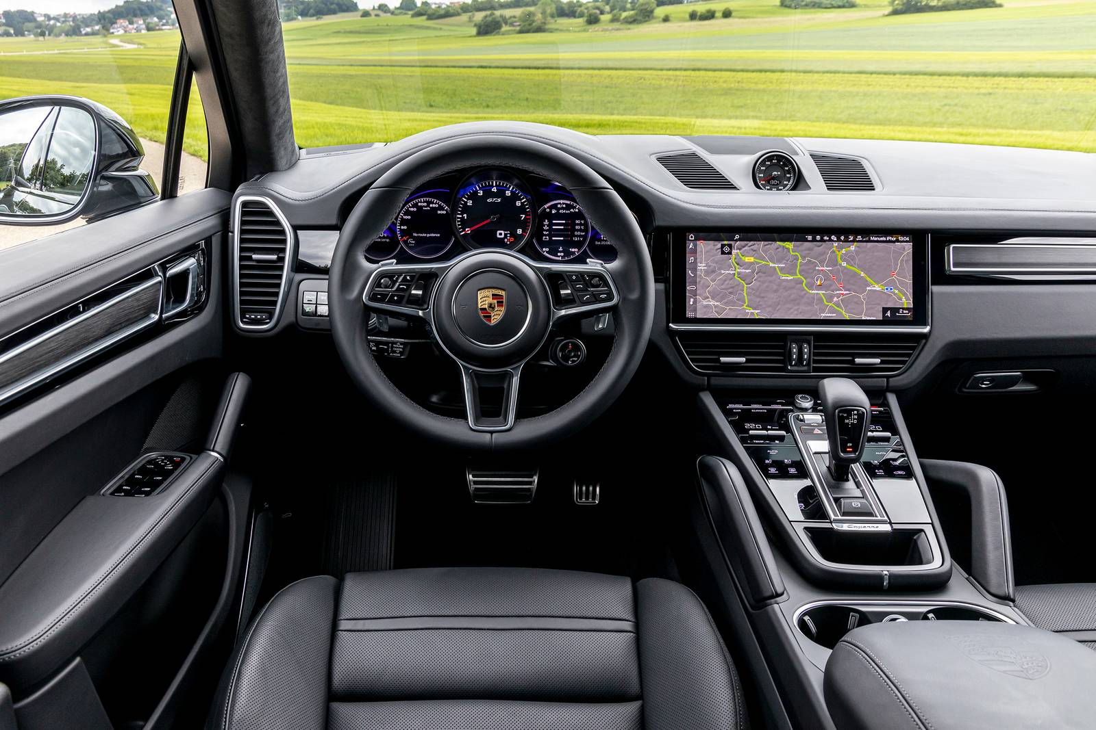 2022 Porsche Cayenne interior SWD
