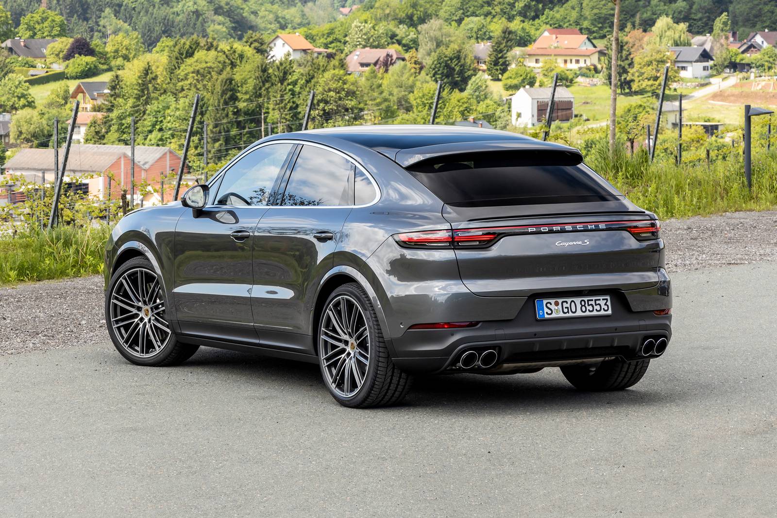 2022 Porsche Cayenne exterior FQ