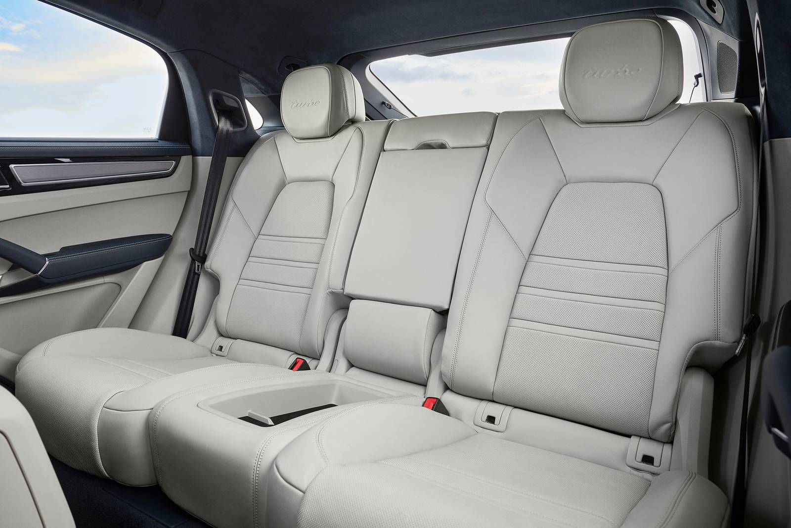 2022 Porsche Cayenne interior RI