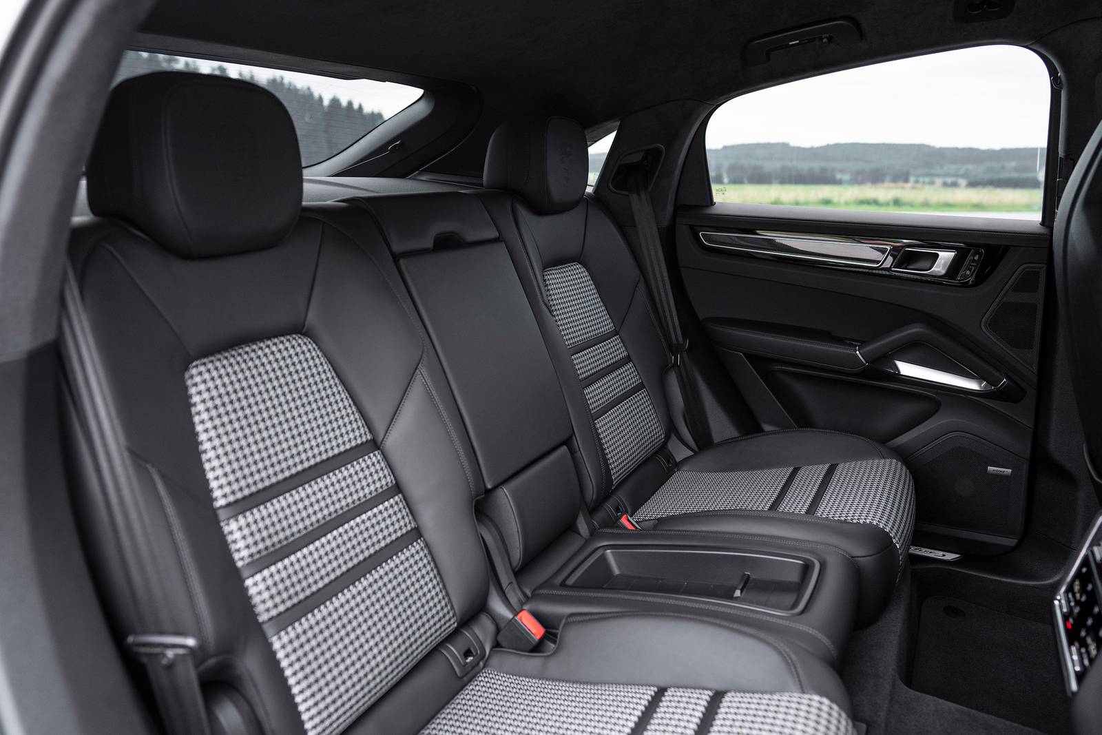 2022 Porsche Cayenne interior DETAIL