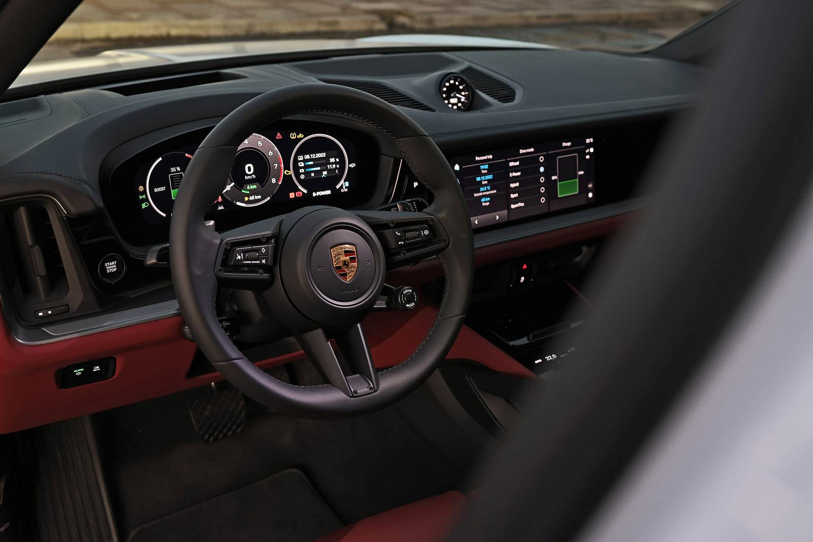 2024 Porsche Cayenne interior SWD