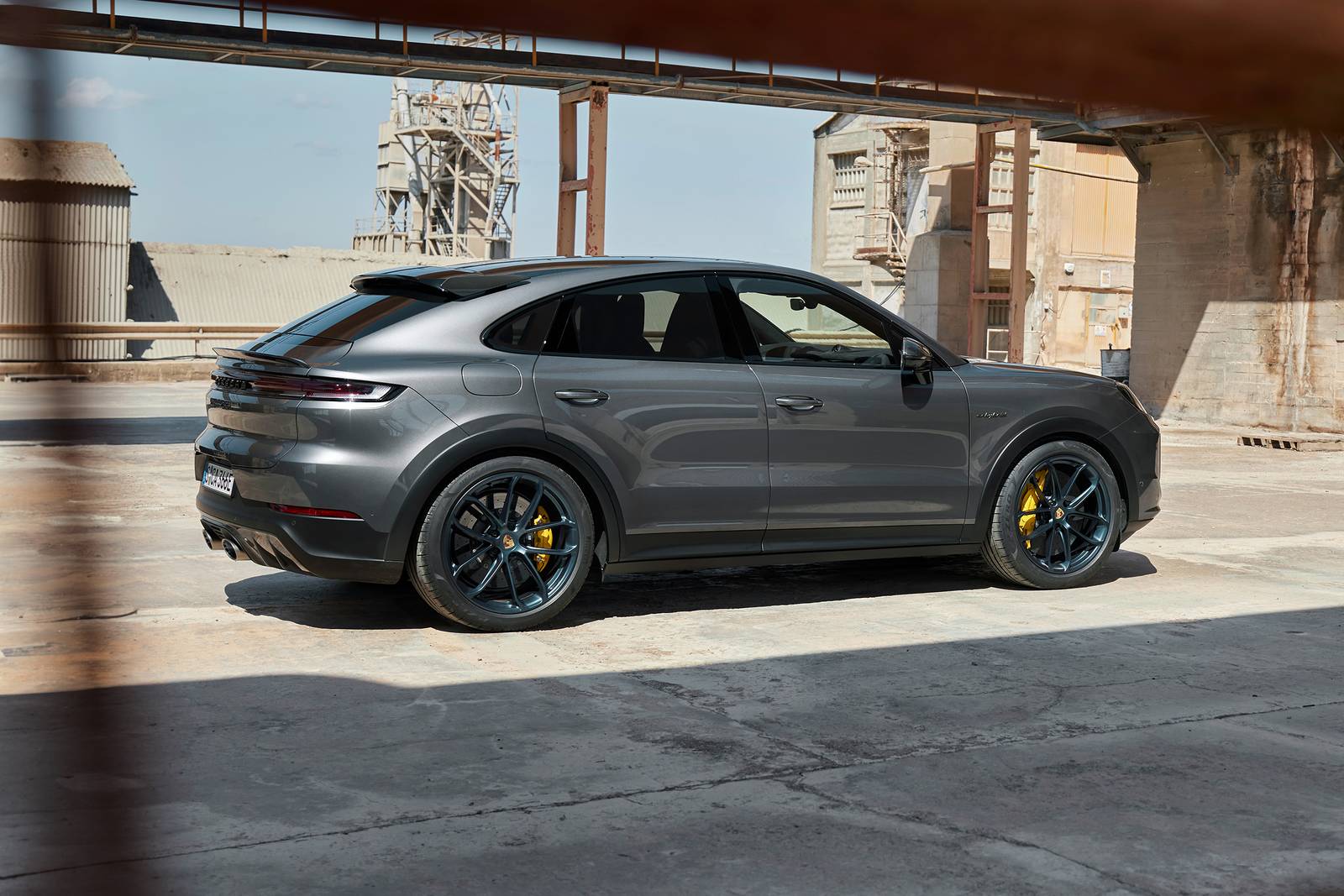 2024 Porsche Cayenne exterior FQ