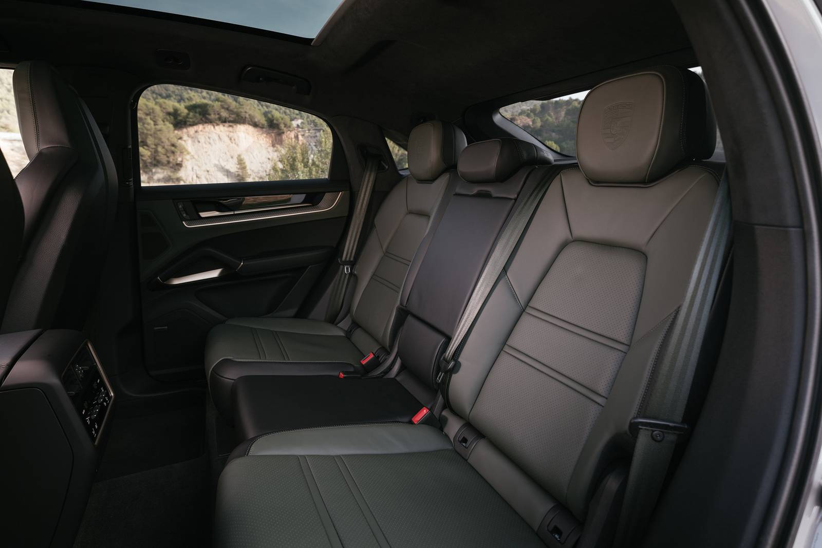 2025 Porsche Cayenne interior DETAIL