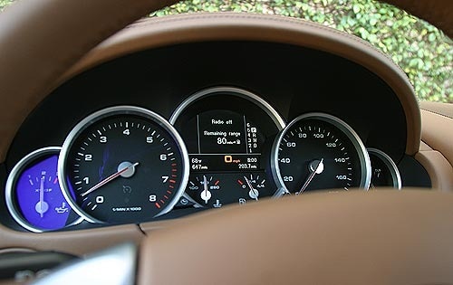 2004 Porsche Cayenne interior D