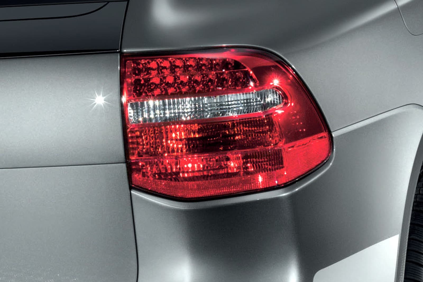 2010 Porsche Cayenne front safety EDETAIL