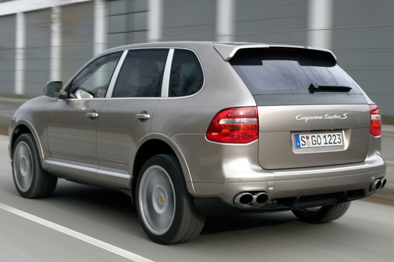 2010 Porsche Cayenne exterior FQ