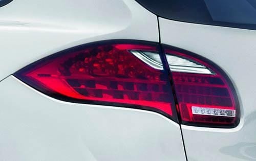 2012 Porsche Cayenne front safety DETAIL