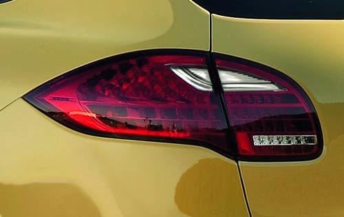 2012 Porsche Cayenne front safety DETAIL