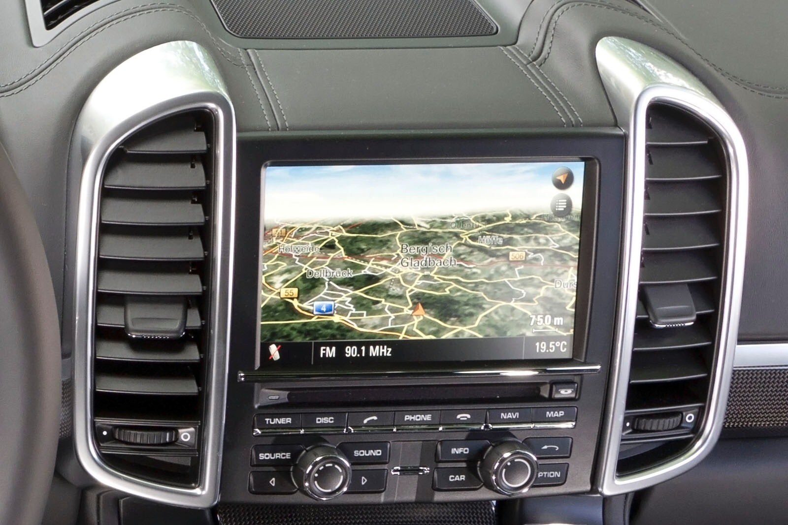 2013 Porsche Cayenne interior NAVSYS