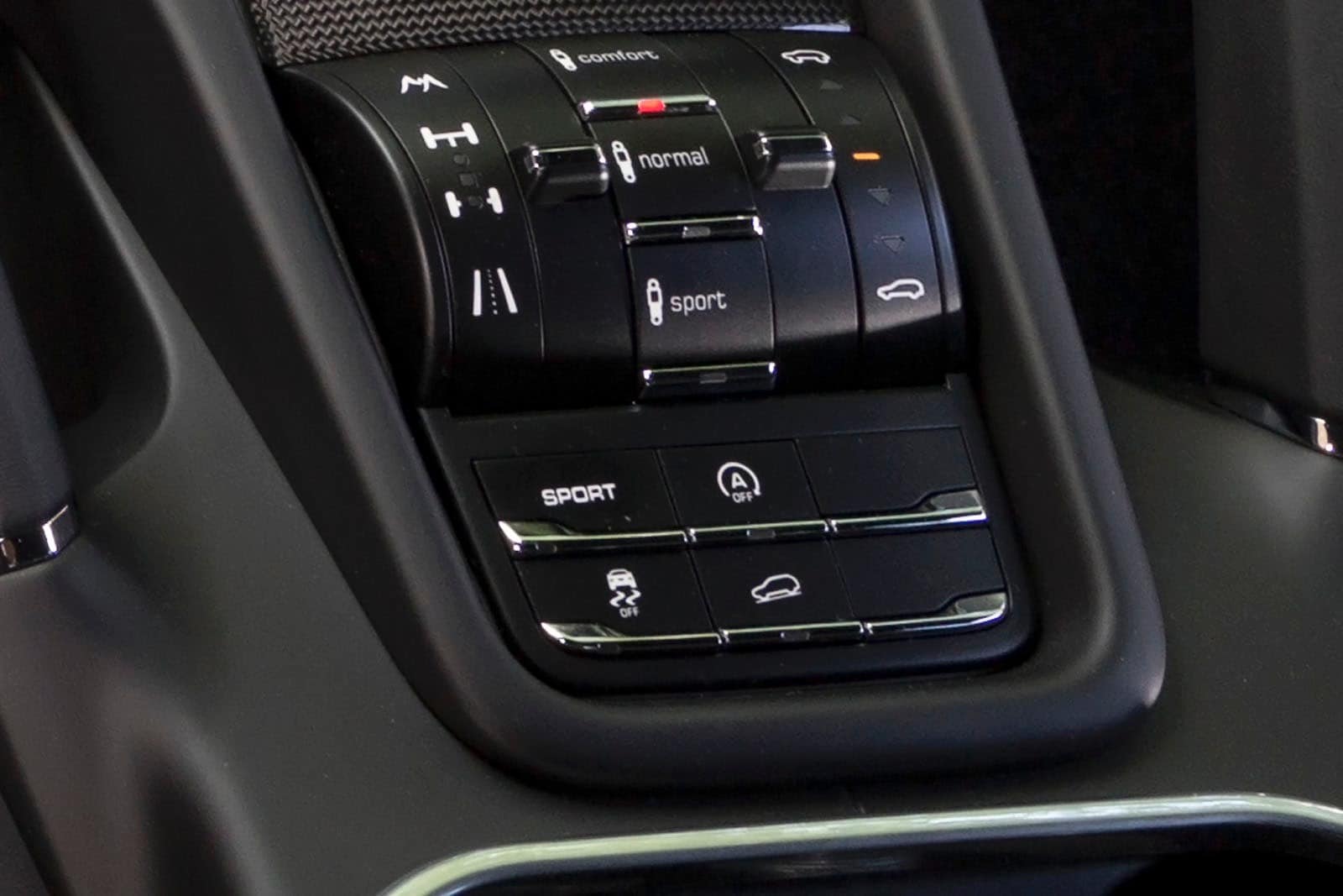 2014 Porsche Cayenne front safety DETAIL