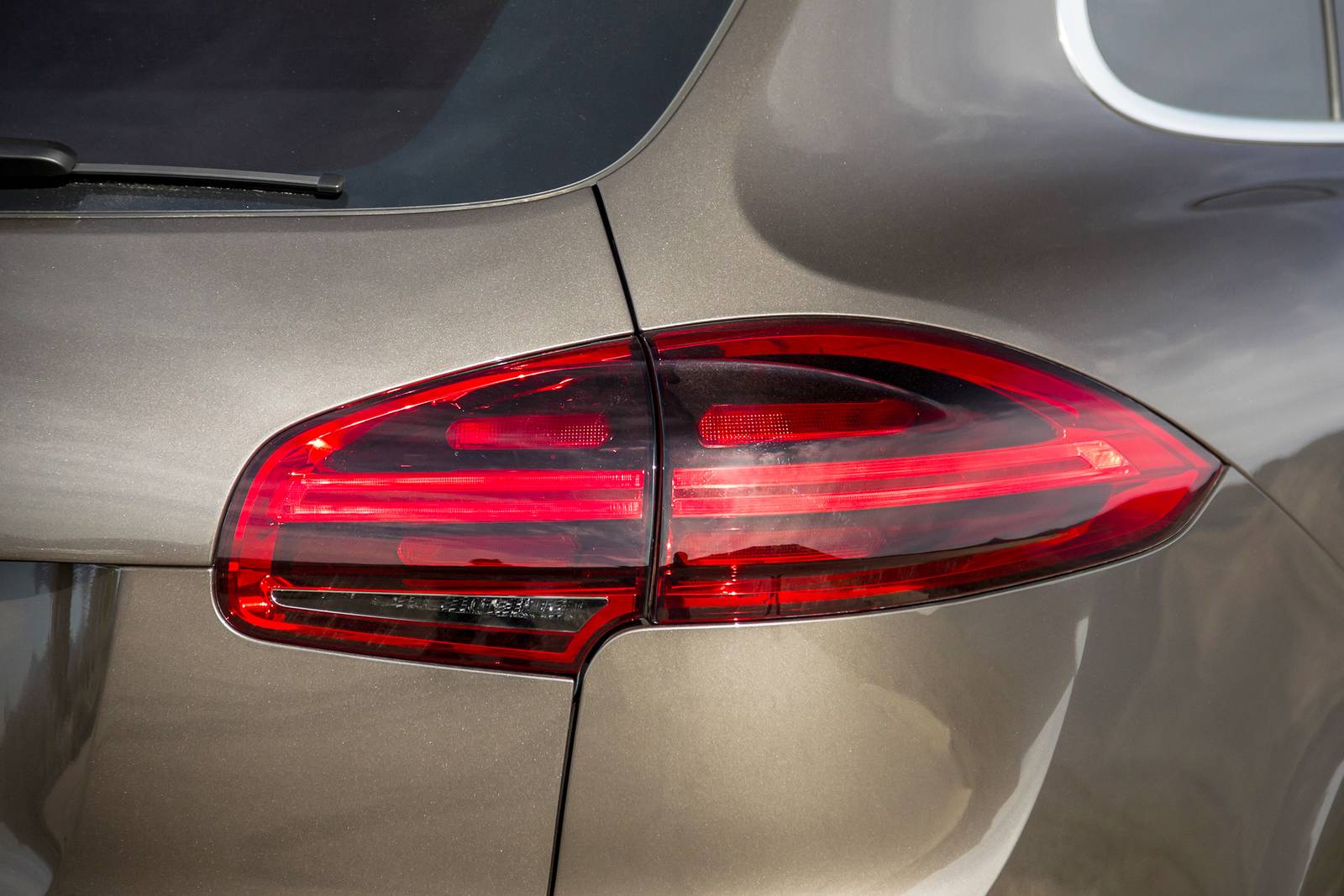 2017 Porsche Cayenne front safety EDETAIL