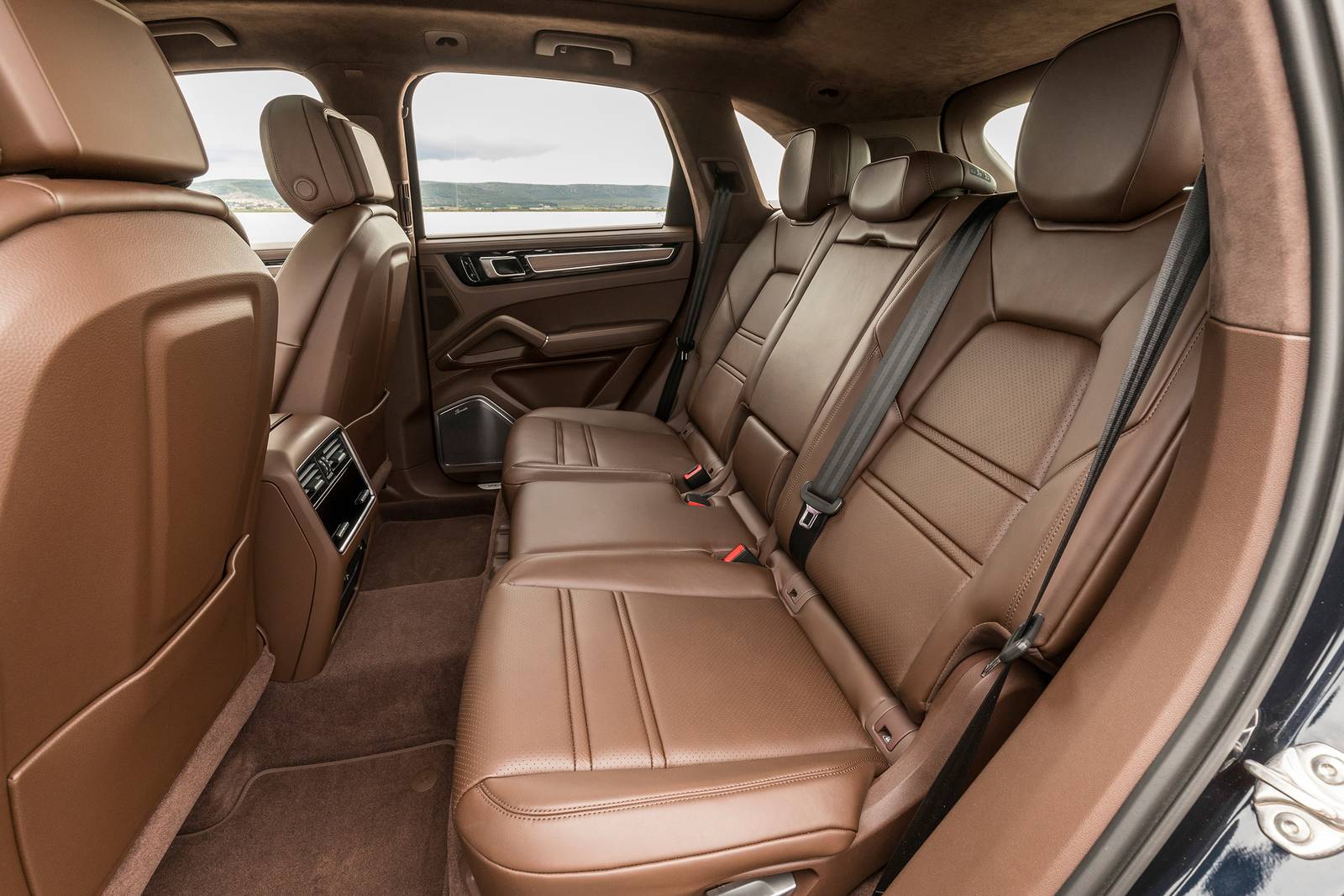 2020 Porsche Cayenne interior RI