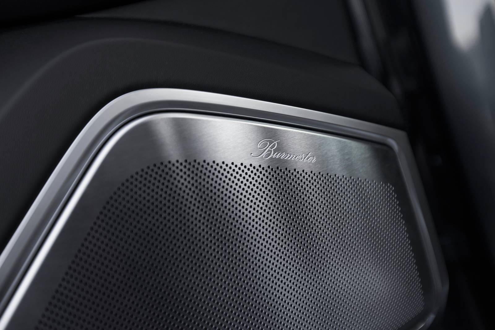 2020 Porsche Cayenne front safety DETAIL