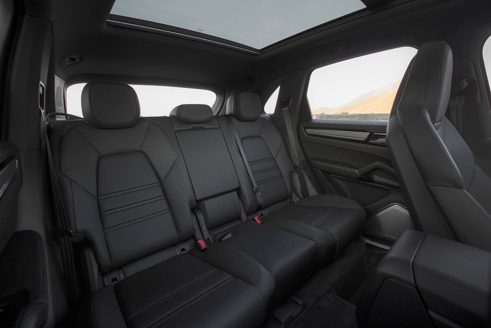 2020 Porsche Cayenne interior RI