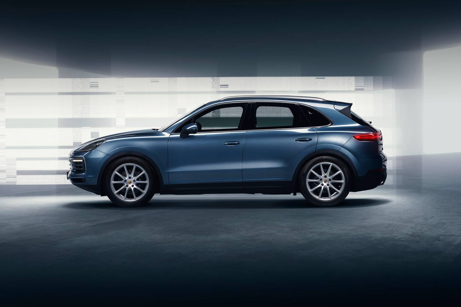 2021 Porsche Cayenne — OEM photo 4