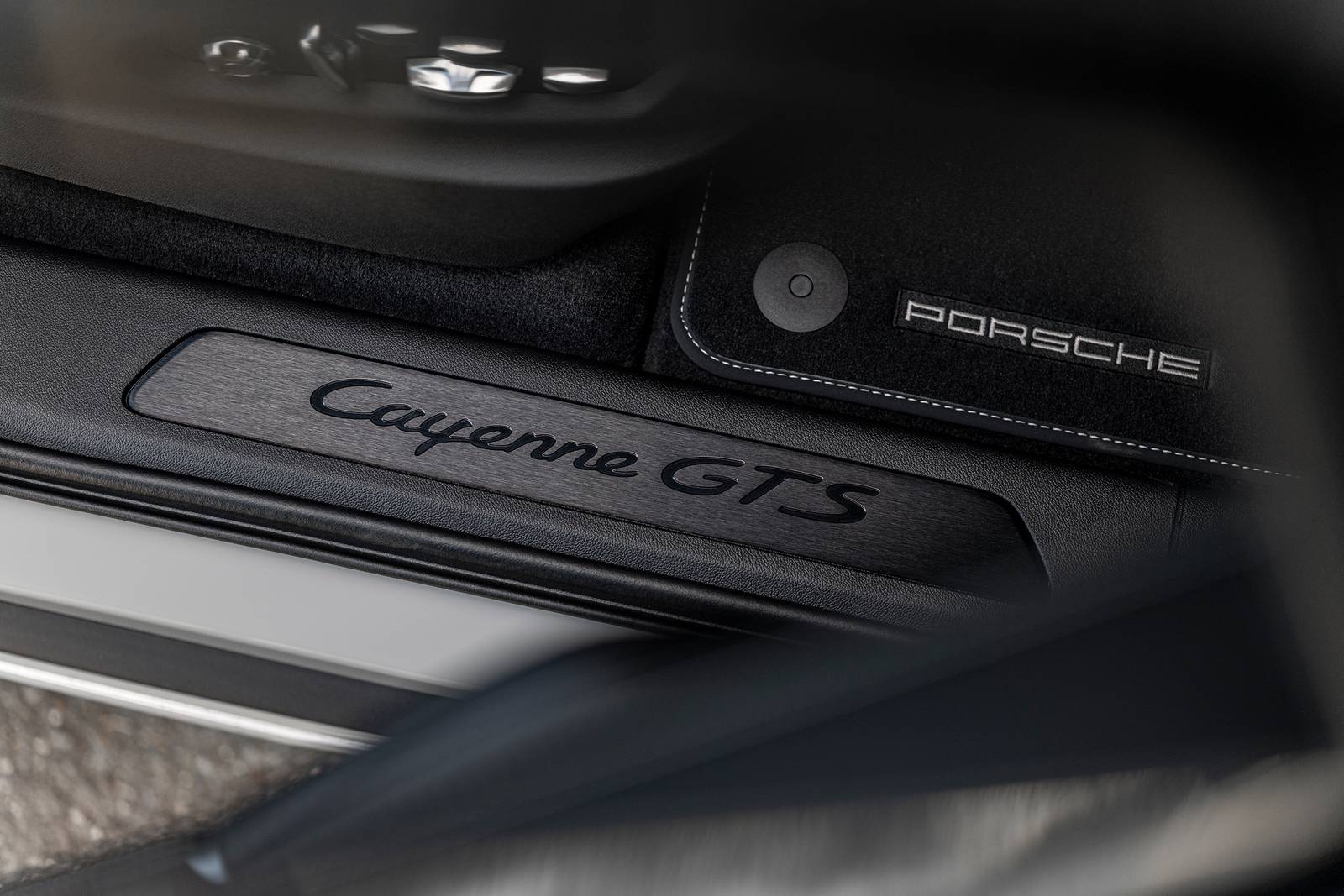 2021 Porsche Cayenne interior DETAIL