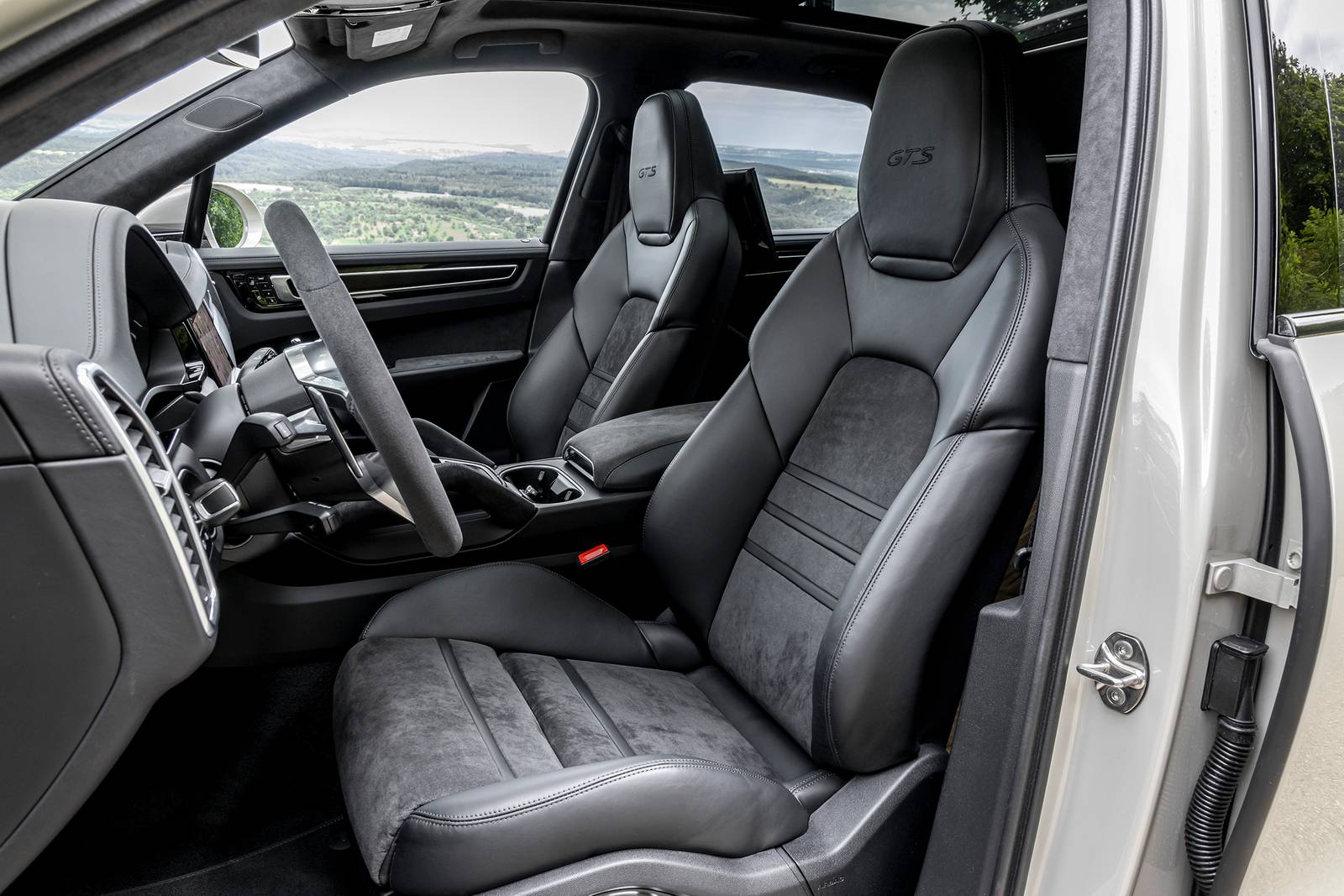 2021 Porsche Cayenne interior I