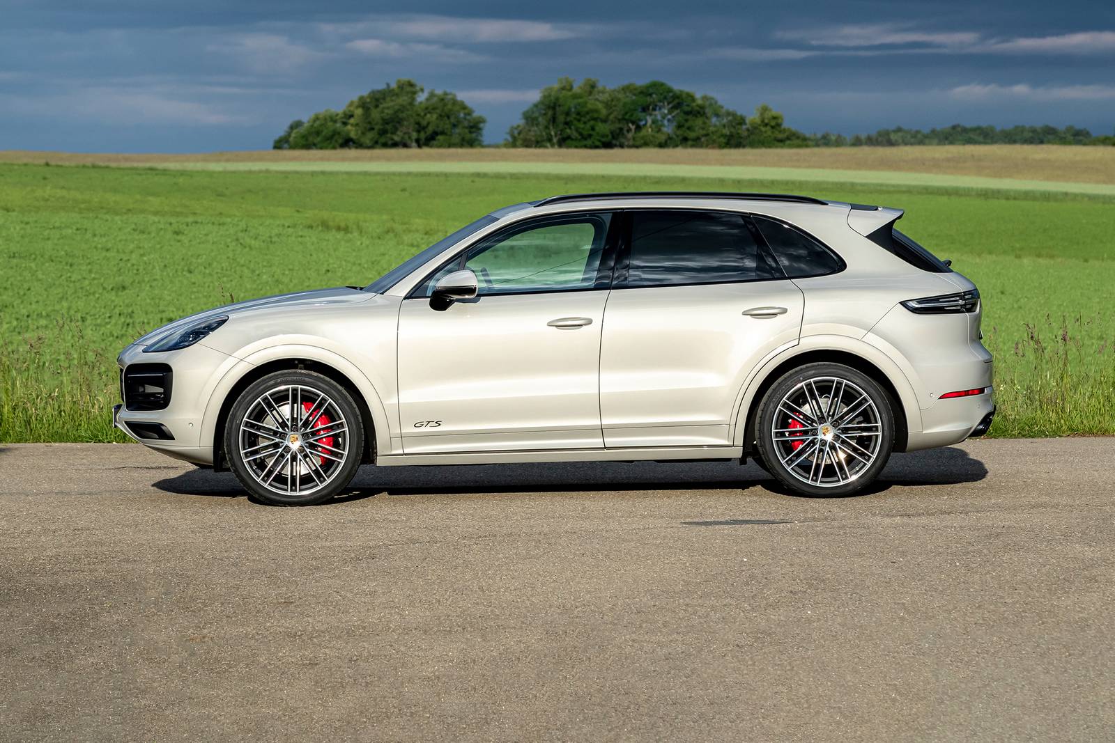 2021 Porsche Cayenne — OEM photo 3