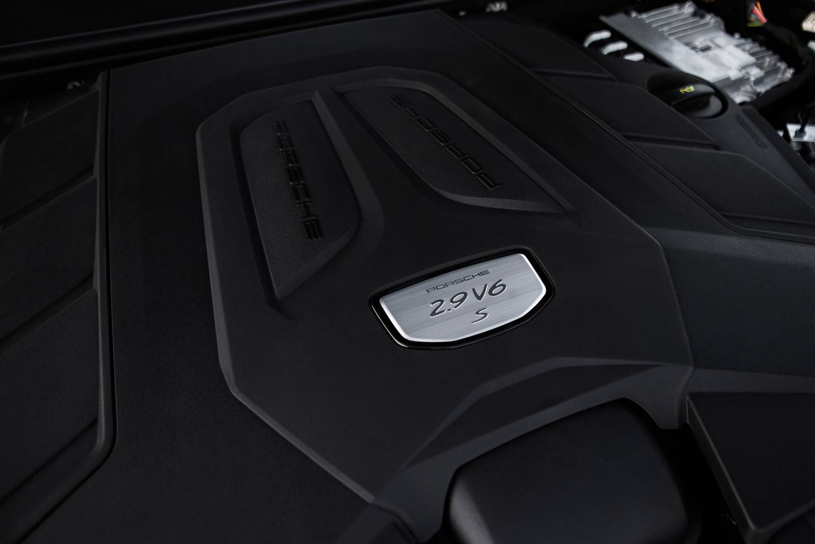 2021 Porsche Cayenne exterior E