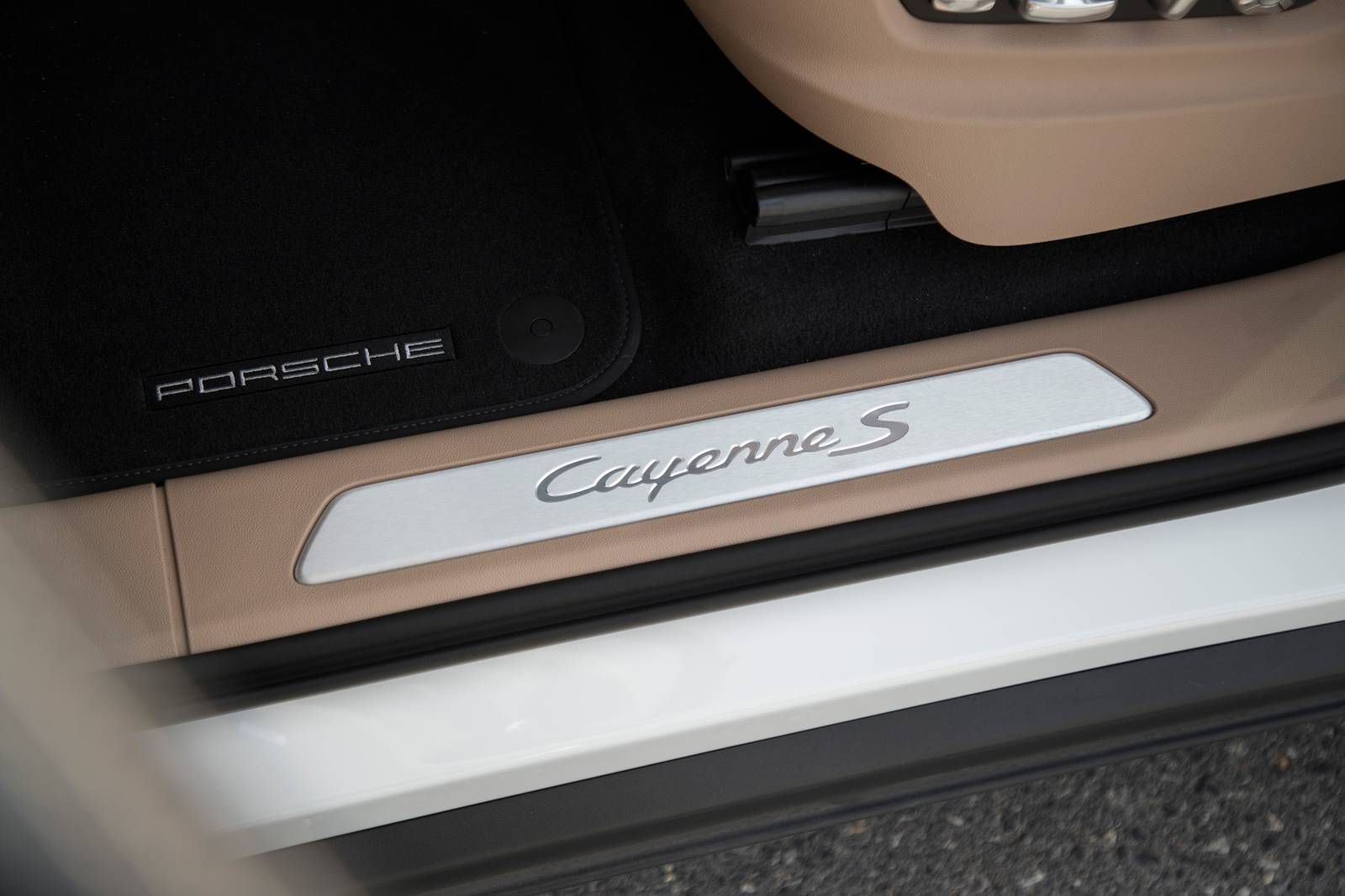 2021 Porsche Cayenne interior DETAIL