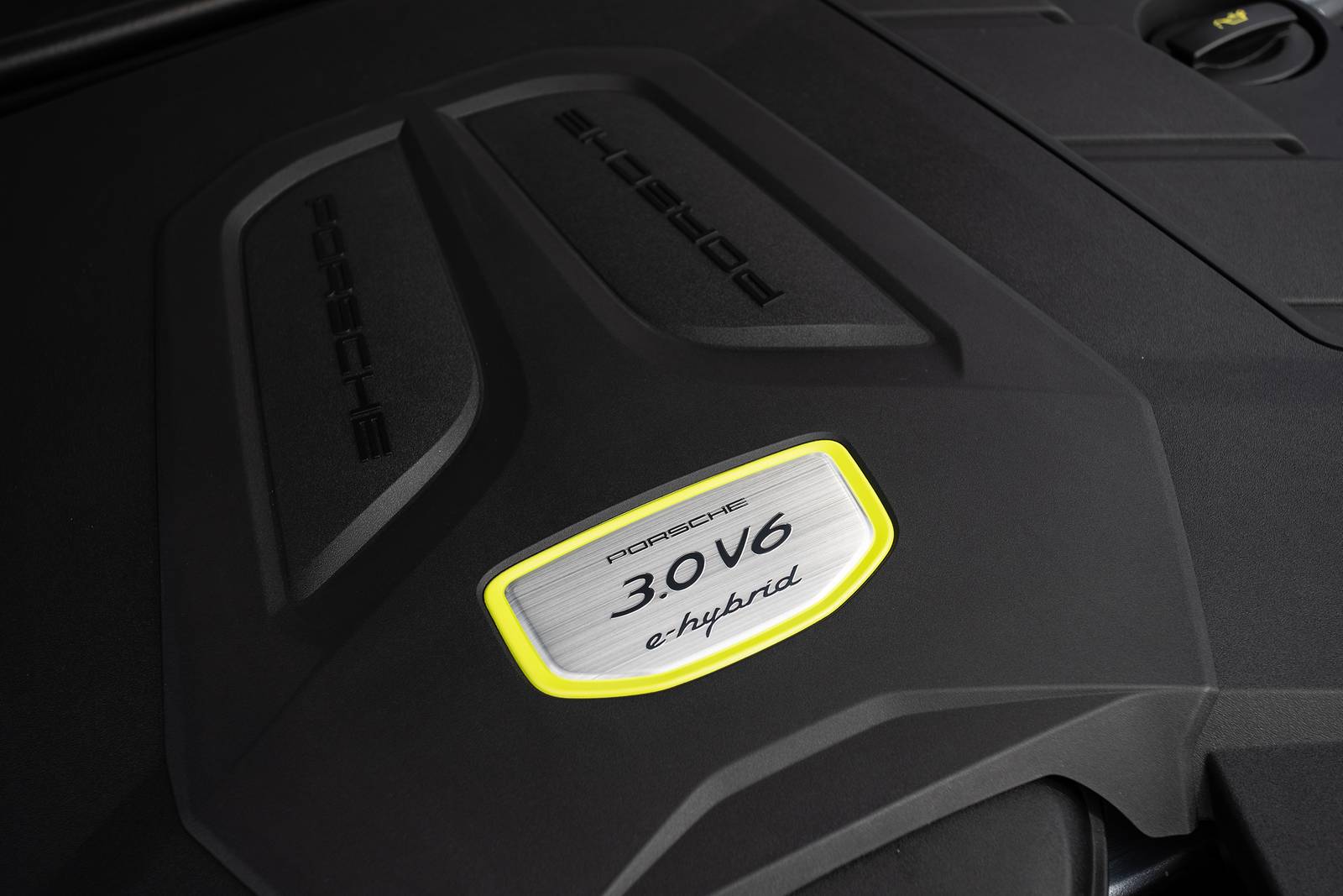 2023 Porsche Cayenne exterior E