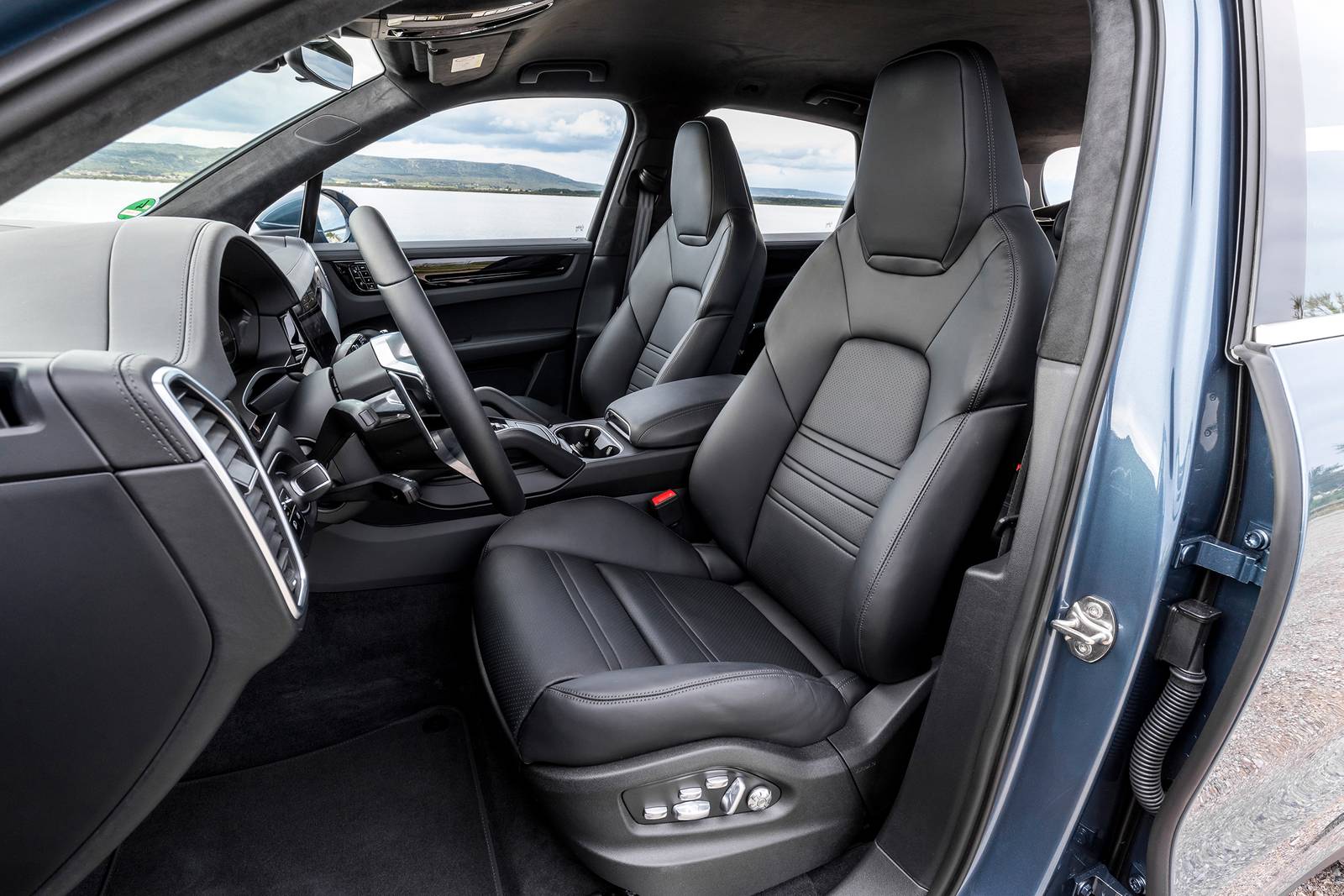 2023 Porsche Cayenne interior I