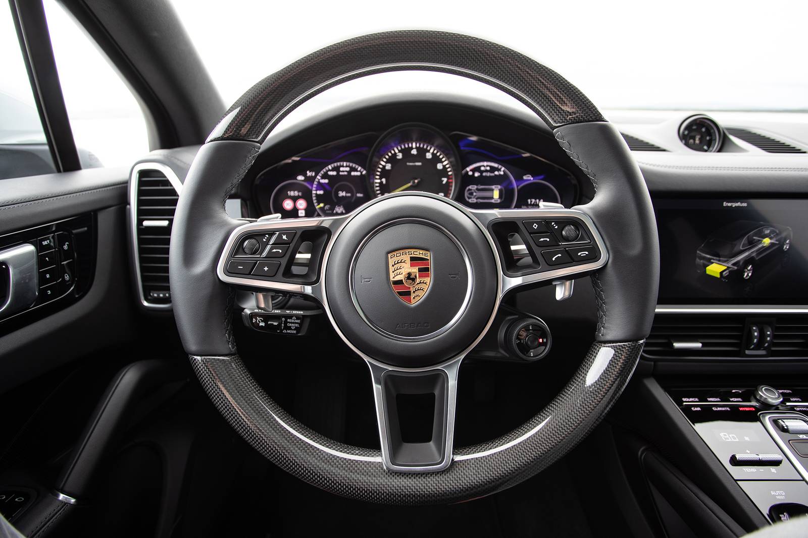 2023 Porsche Cayenne interior SWD